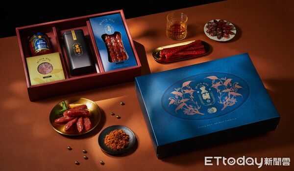 ▲黑橋牌攜手馬祖酒廠推出「馬祖老酒黑豬香腸」,以老酒入味黑豬肉,酒香溫潤、不奪主味,堆疊出台式年節的風土層次。(記者林東良翻攝,下同)