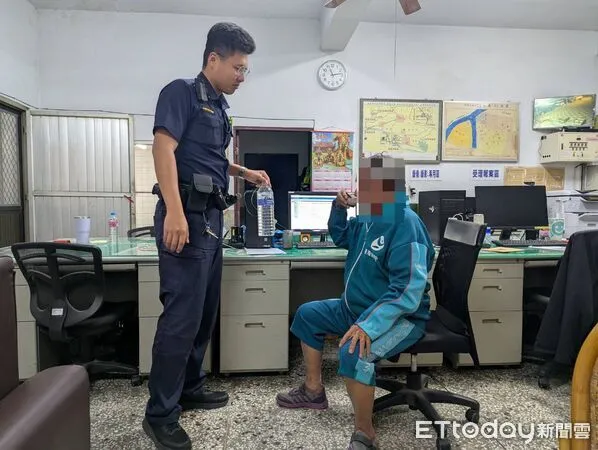 ▲里港警方助陳姓老翁平安返家。(圖/記者陳崑福翻攝)