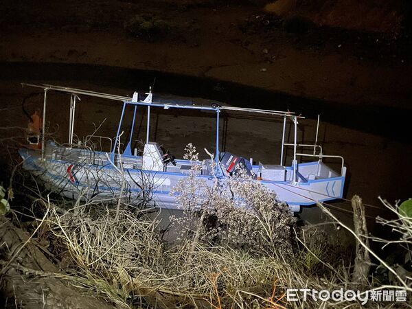▲苗栗龍鳳漁港發生罕見漁船失竊案,許姓失主po網,新竹熱心釣友發現下落通報,失而復得。(圖/記者楊永盛翻攝)