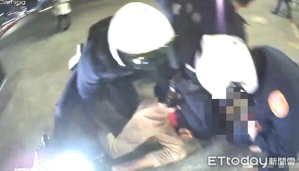 ▲張男毒駕講電話闖紅燈,沿途違規逃逸遭警方壓制逮捕。(圖/記者陸運陞翻攝)