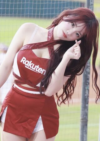 ▲熊霓換短髮新造型。(圖/樂天桃猿)