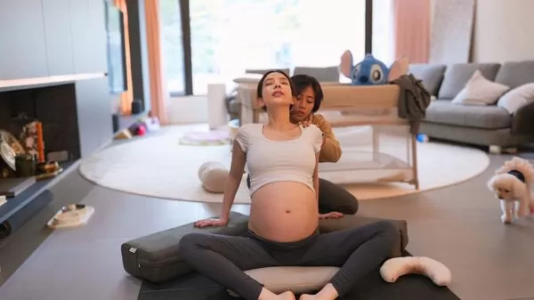 ▲愛雅孕期勤做瑜珈。(圖/愛雅辣呦)