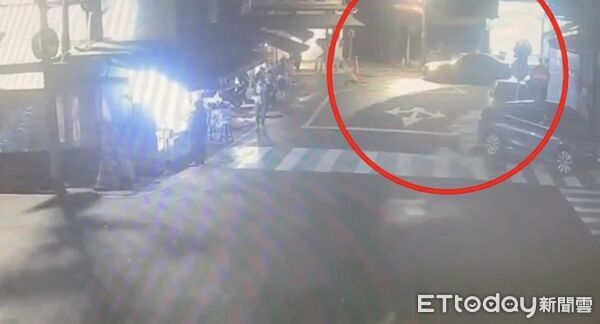 ▲基隆廟口攤商員工遭押走,涉案3少年稱「帶錯人」。(圖/記者郭世賢翻攝)