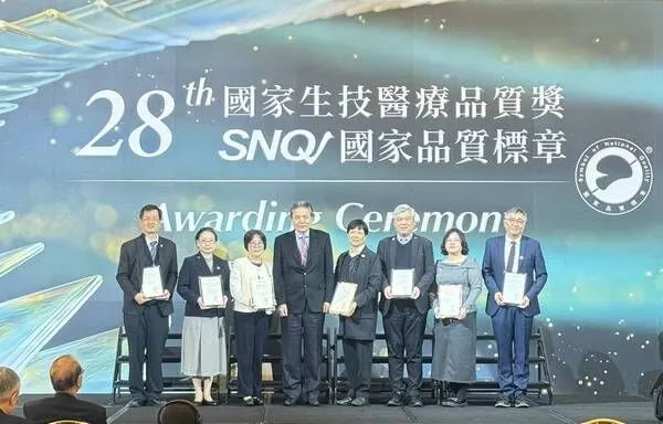 ▲北榮桃園分院失智照護創新與管理成效佳,榮獲「SNQ 國家品質標章」