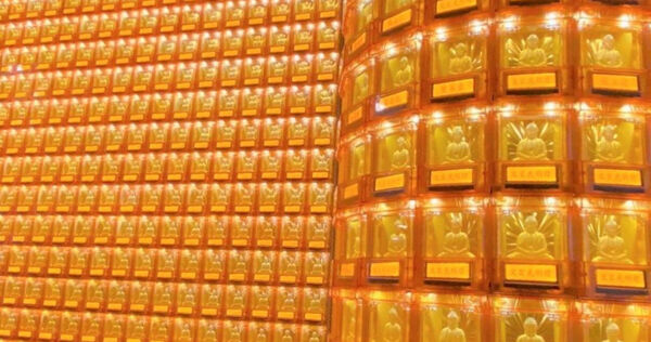 點光明燈的意義是為活人祈福,二類人不適合點光明燈,一是不能為死去的父母,二是嬰靈。 (示意圖/楊登嵙提供)