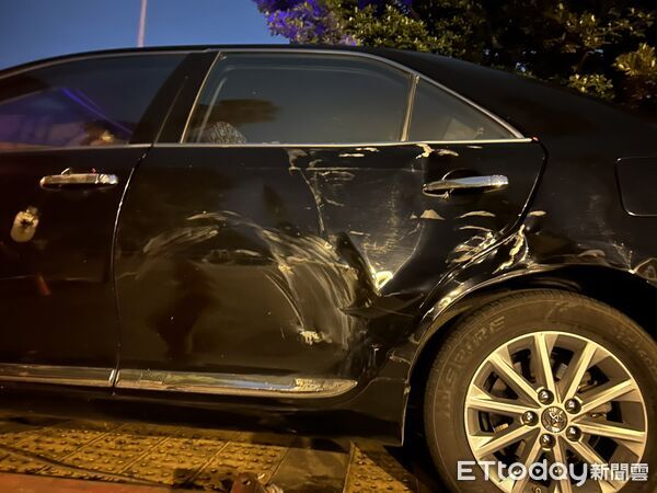 ▲▼國道1號五楊高架道南向57.7公里車禍。(圖/記者沈繼昌翻攝)