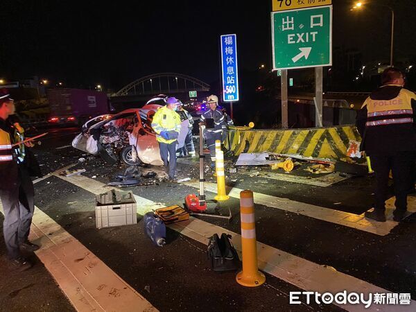 ▲▼國道五楊高架楊梅南向出口發生死亡車禍。(圖/記者沈繼昌翻攝)