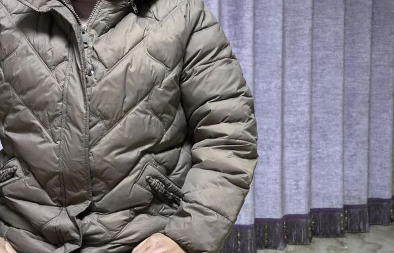 ▲相較於大城市,農民在家還是得穿著厚厚的羽絨服取暖。(圖/翻攝紅星新聞)