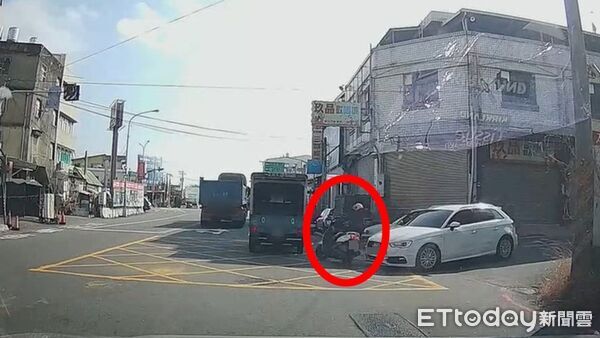 ▲彰化車禍,3歲女童險遭貨車輾頭。(圖/karen76102001bwl授權提供)