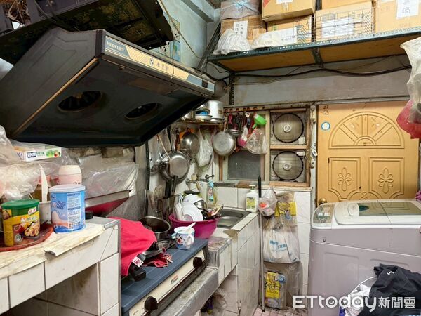 ▲台南市東區住宅發生煮食遺忘險情,鍋具燒焦產生異味,所幸家屬即時返家關閉爐火。(記者林東良翻攝,下同)