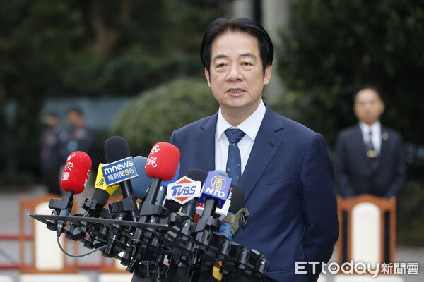 法務部調查局調查班第62期結業典禮8日於調查局舉行,總統賴清德、國安會祕書長吳釗燮、法務部長鄭銘謙、調查局長陳白立共同錫,為結業生加油打氣。會後前三名結業生藍于妙、謝孟軒、趙彥翔接受媒體聯訪。