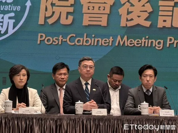 ▲▼行政院長卓榮泰、副院長鄭麗君率閣員召開行政院記者會。(圖/記者陳家祥攝)