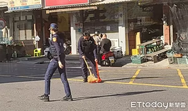 ▲南王警巡邏即時處理車禍。(圖/記者楊晨東翻攝)