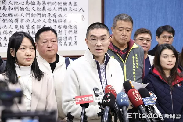 ▲謝國樑廣納家長意見強化制度與食安。(圖/記者郭世賢翻攝)