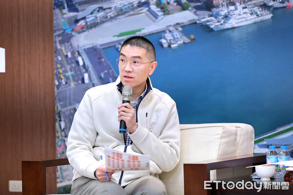 ▲謝國樑廣納家長意見強化制度與食安。(圖/記者郭世賢翻攝)