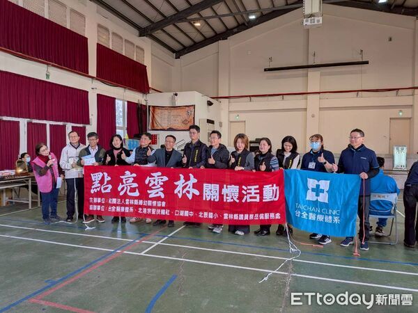 ▲「點亮雲林」學童視力關懷活動八日在口湖國中舉辦,專業醫療團隊為學童進行視力檢查與評估。(圖/記者游瓊華翻攝)