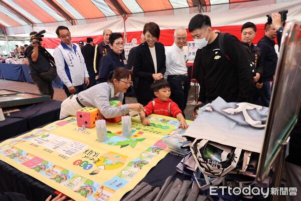 ▲草屯、南投喜迎2026年慈濟60,縣長許淑華出席歲末祝福會祈平安吉祥。(圖/南投縣政府提供)