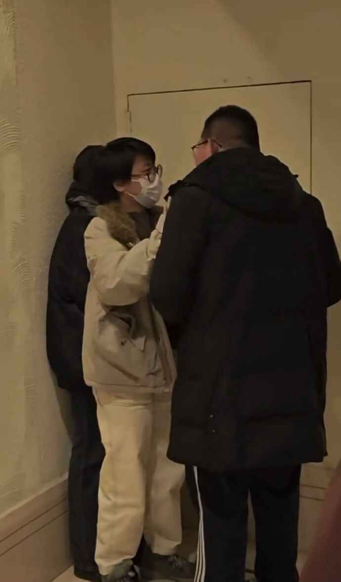 ▲▼金馬女星遇險!文淇遭怪男尾隨「逼入牆角」辱罵髒話。(圖/翻攝自微博)