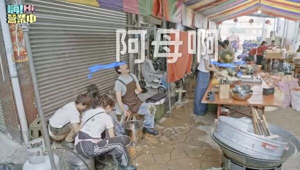 ▲亞洲天王任賢齊(右)驚喜現身,參加萬人空巷迎媽祖盛事。(圖/好看娛樂)