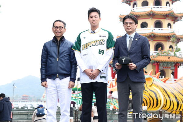 ▲▼ 黃子鵬加盟儀式。(圖/記者黃克翔攝)