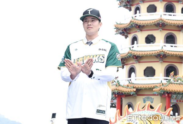 ▲▼ 黃子鵬加盟儀式。(圖/記者黃克翔攝)