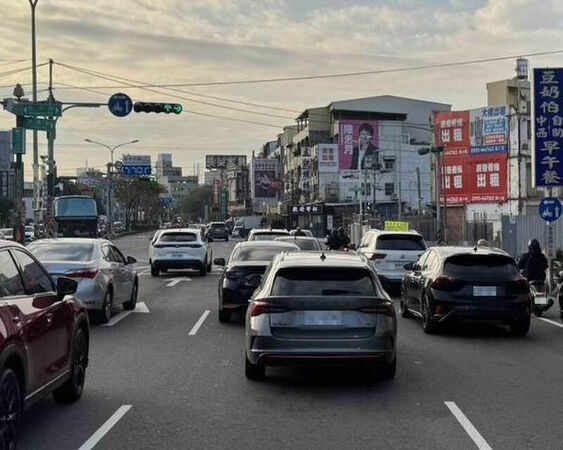 ▲彰化市金馬8日上午發生4車連環撞。(圖/警方提供)