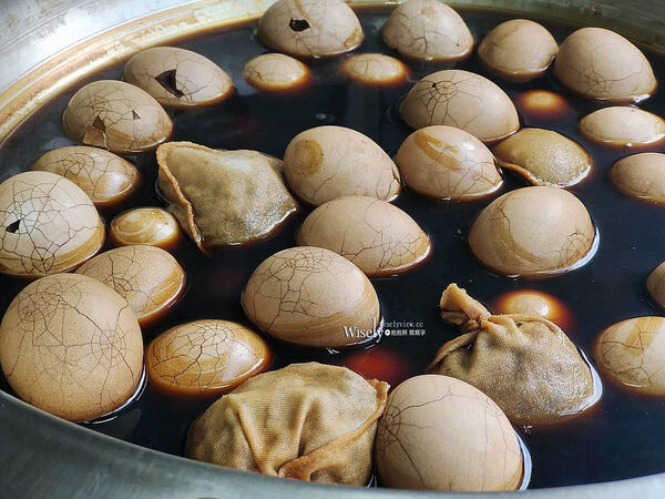 ▲▼宜蘭「文昌春捲」,隱藏版美食手工炸燒賣,金紙店阿嬤的古早味辦桌菜。(圖/部落客WISELY提供)