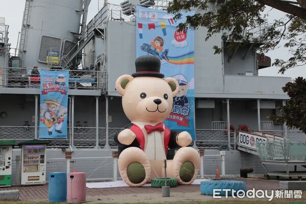 ▲德陽艦園區推出「熊熊艦到你・2026泰迪熊海上派對主題特展」,將軍艦化身全台首座海上熊樂園。(記者林東良翻攝,下同)