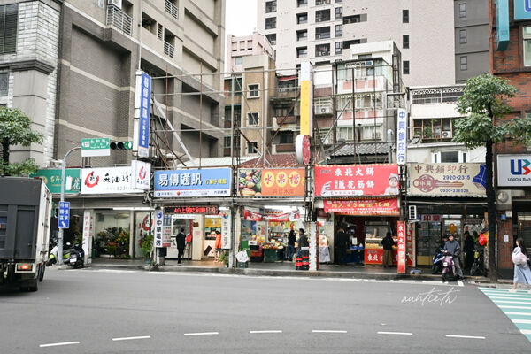 ▲▼新北「草莓大福頂溪站」,薄透外皮巨人草莓大福。(圖/部落客水晶提供)