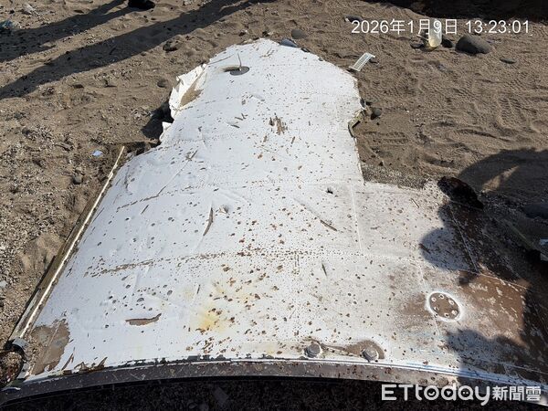 ▲▼ 澎湖海灘發現漂流物 。(圖/記者陳洋翻攝)