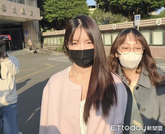 ▲▼藝人王大陸和女友闕沐軒涉犯《個人資料保護法》,今(9日)到新北地院出庭以證人身分應訊。(圖/記者黃哲民攝)