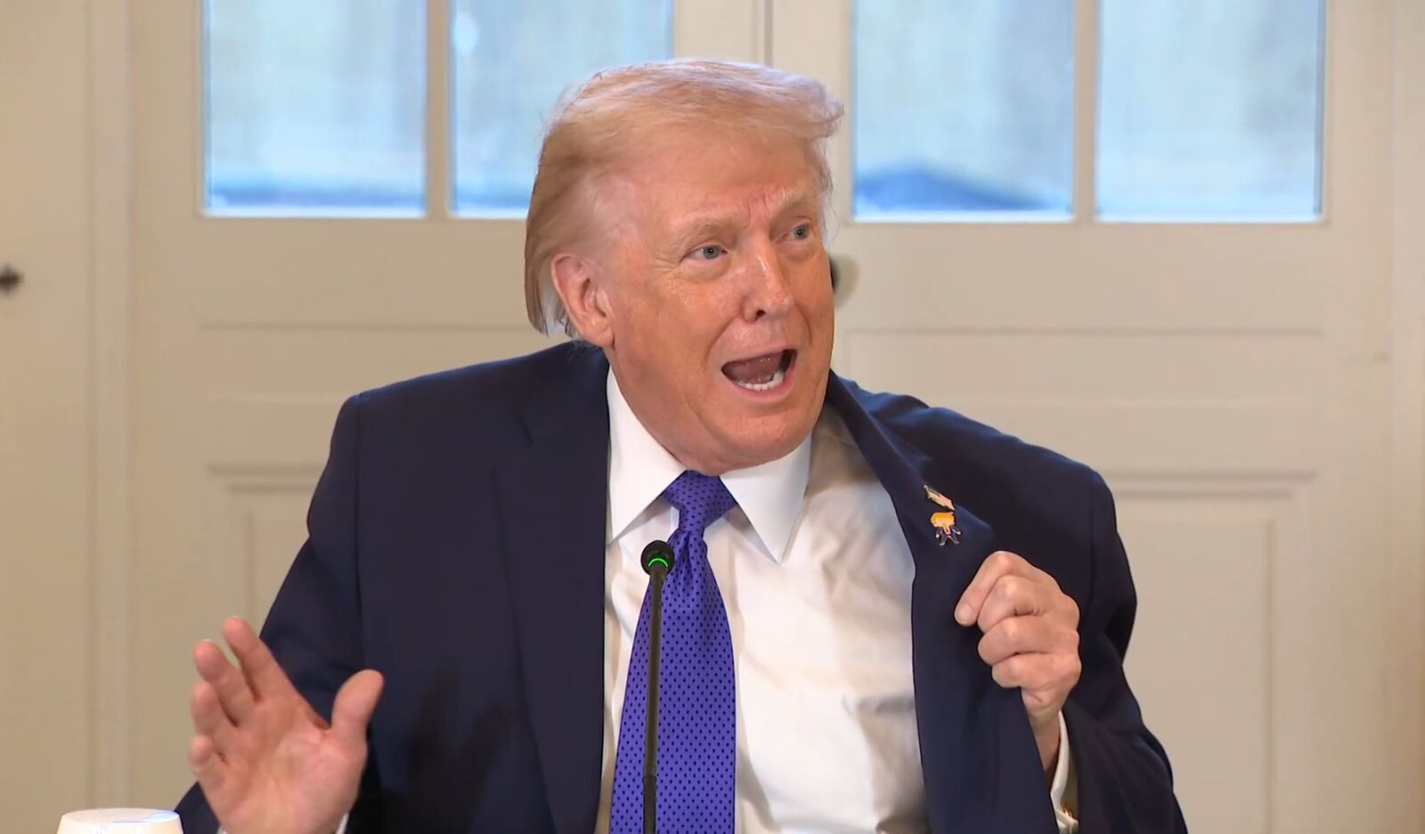 川普胸前別針搶鏡!稱它叫「快樂川普」 驚爆:我從不快樂