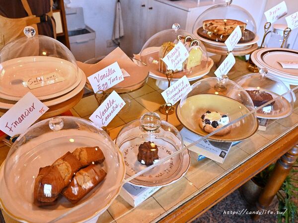 ▲▼隱身住宅區的韓系咖啡館「CREAMY DAILY CAFE」,平日也一位難求,必點草莓戚風蛋糕。(圖/部落客糖糖提供)