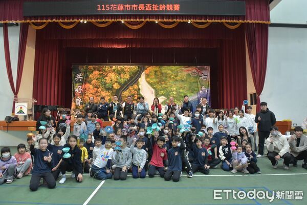 ▲▼花蓮市第三屆市長盃扯鈴競賽10日上午於東華附小熱鬧登場。(圖/花蓮市公所提供,下同)