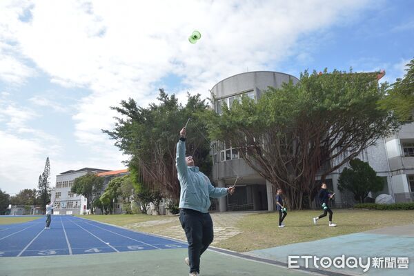 ▲▼花蓮市第三屆市長盃扯鈴競賽10日上午於東華附小熱鬧登場。(圖/花蓮市公所提供,下同)