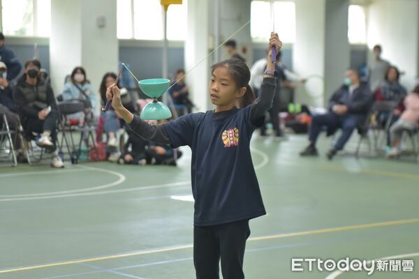 ▲▼花蓮市第三屆市長盃扯鈴競賽10日上午於東華附小熱鬧登場。(圖/花蓮市公所提供,下同)