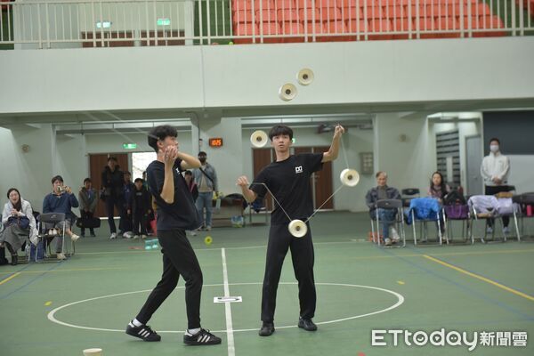 ▲▼花蓮市第三屆市長盃扯鈴競賽10日上午於東華附小熱鬧登場。(圖/花蓮市公所提供,下同)