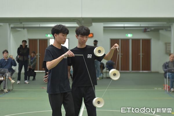 ▲▼花蓮市第三屆市長盃扯鈴競賽10日上午於東華附小熱鬧登場。(圖/花蓮市公所提供,下同)