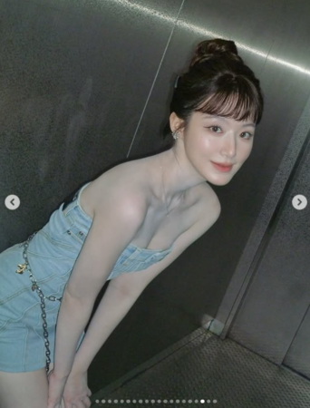 ▲▼舒華。(圖/翻攝自Instagram/yeh.shaa_)