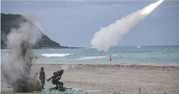 國軍在實彈演習中使用「刺針」FIM-92可攜式防空飛彈(FIM-92 Stinger)。(圖/達志/美聯社)