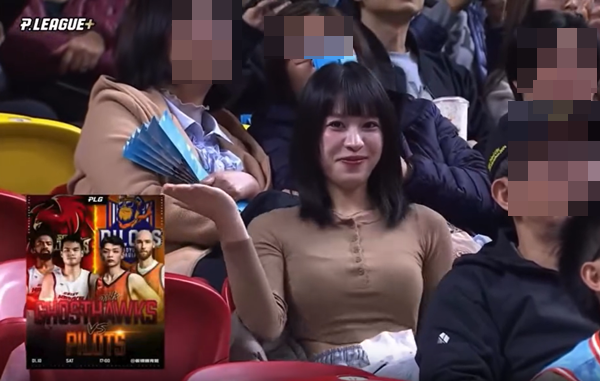 ▲▼超辣女球迷挺胸律動,身分被神出。(圖/翻攝Threads/yuminumia)