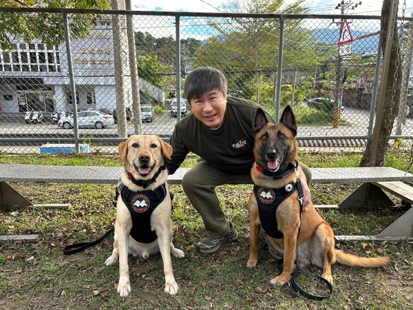▲胡瓜首度與警犬一起訓練。(圖/下面一位)