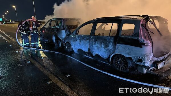 ▲▼國道3號北上212K處晚間火燒車。(圖/記者唐詠絮翻攝)