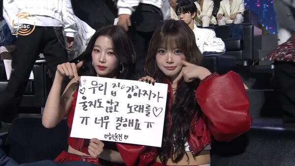 ▲▼金唱片/偶像埋頭苦寫!趙雨凡、ZB1、ATEEZ好忙 仔細看是繁中告白。(圖/Disney+提供)