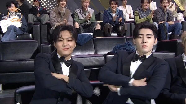 ▲▼▲▼金唱片/許光漢夾在兩大女神中間!咬唇羞跳「嗯嗯~」 3萬人瘋掉(圖/翻攝自Disney+)