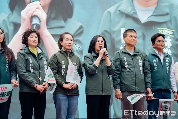 ▲林俊憲佳里造勢活動湧入上萬人,展現大北門團結氣勢。(記者林東良翻攝,下同)