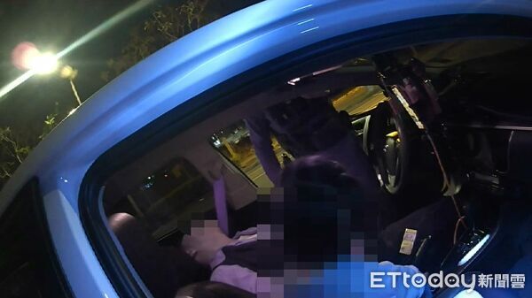 ▲「阿北叫不起來」男疑天冷心肌梗塞倒車內 6歲女童機警求救。(圖/記者游瓊華翻攝)