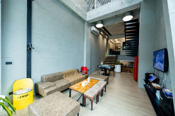 ▲▼墾丁巷弄裡的美式度假住宿。(圖/部落客黑皮提供)