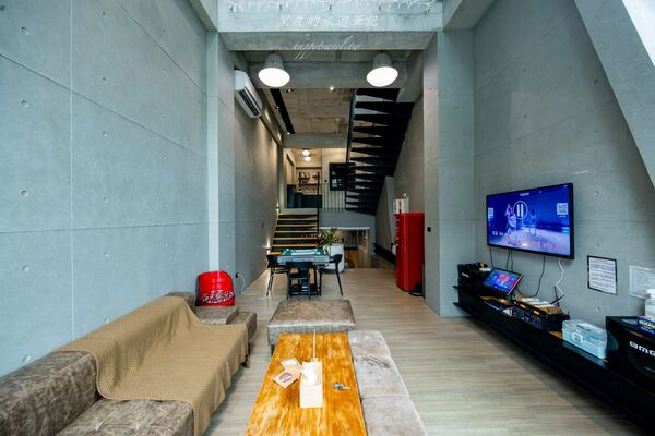 ▲▼墾丁巷弄裡的美式度假住宿。(圖/部落客黑皮提供)