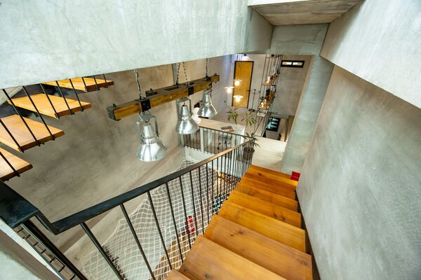 ▲▼墾丁巷弄裡的美式度假住宿。(圖/部落客黑皮提供)